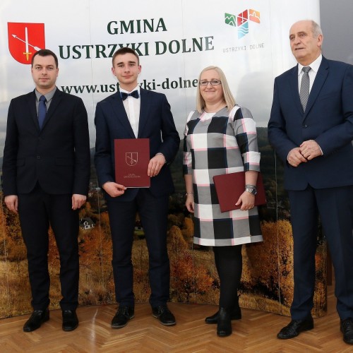 Wręczenie nagród i stypendiów uzdolnionej młodzieży
